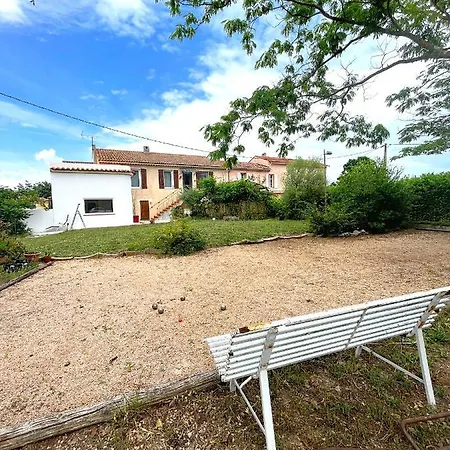 Location Avec Son Terrain De Petanque Hyères